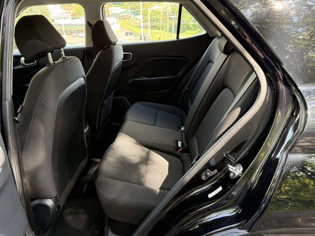 Used 2023 Hyundai Venue SE w/ Cargo Package FWD image 12