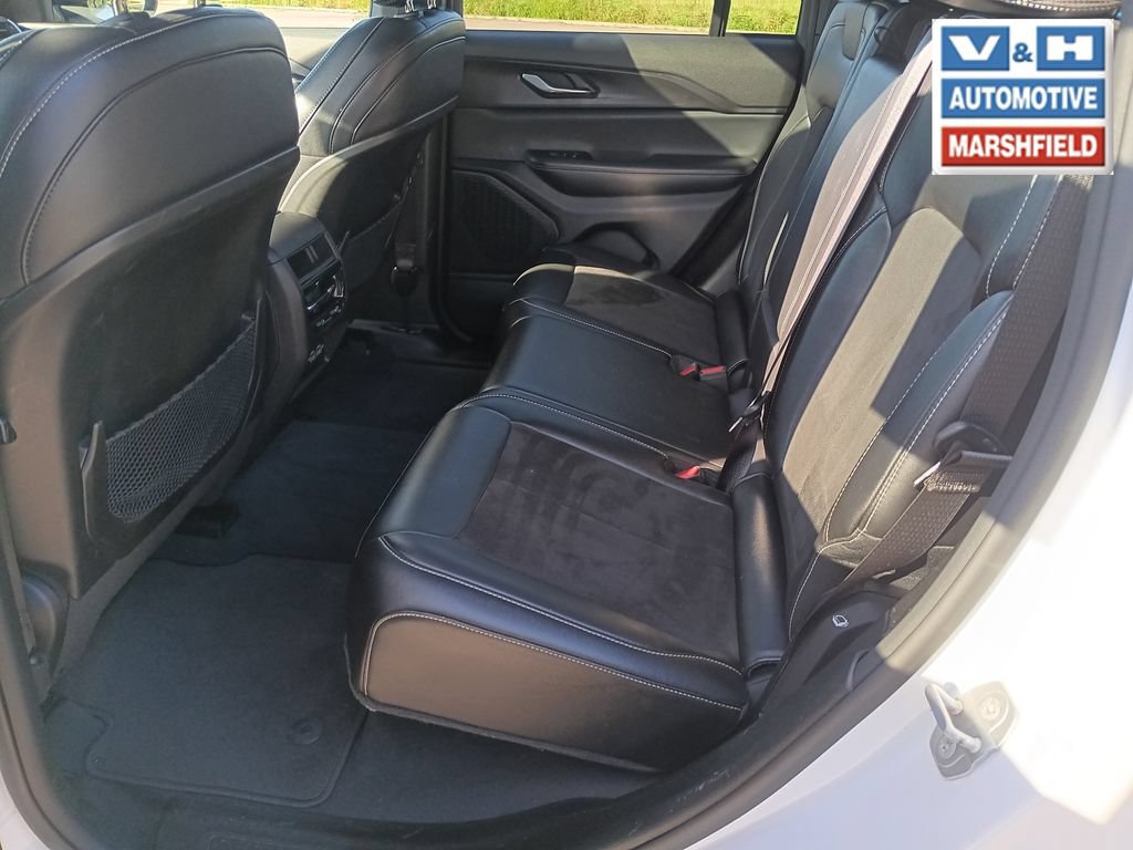 Used 2023 Jeep Grand Cherokee Altitude AWD/4WD image 23