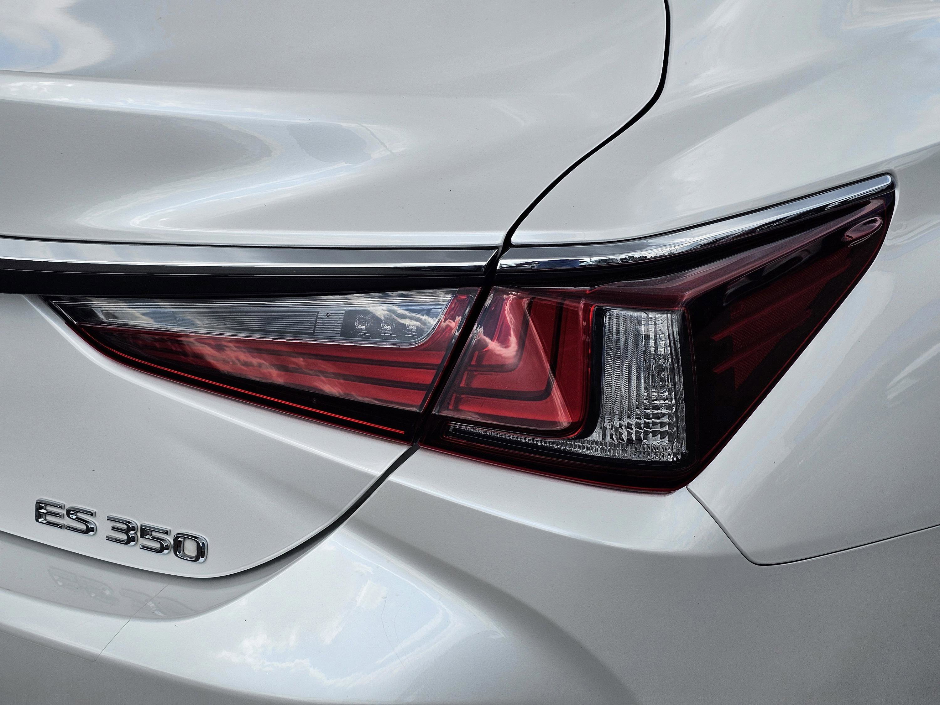 Used 2023 Lexus ES 350 w/ Premium Package image 9