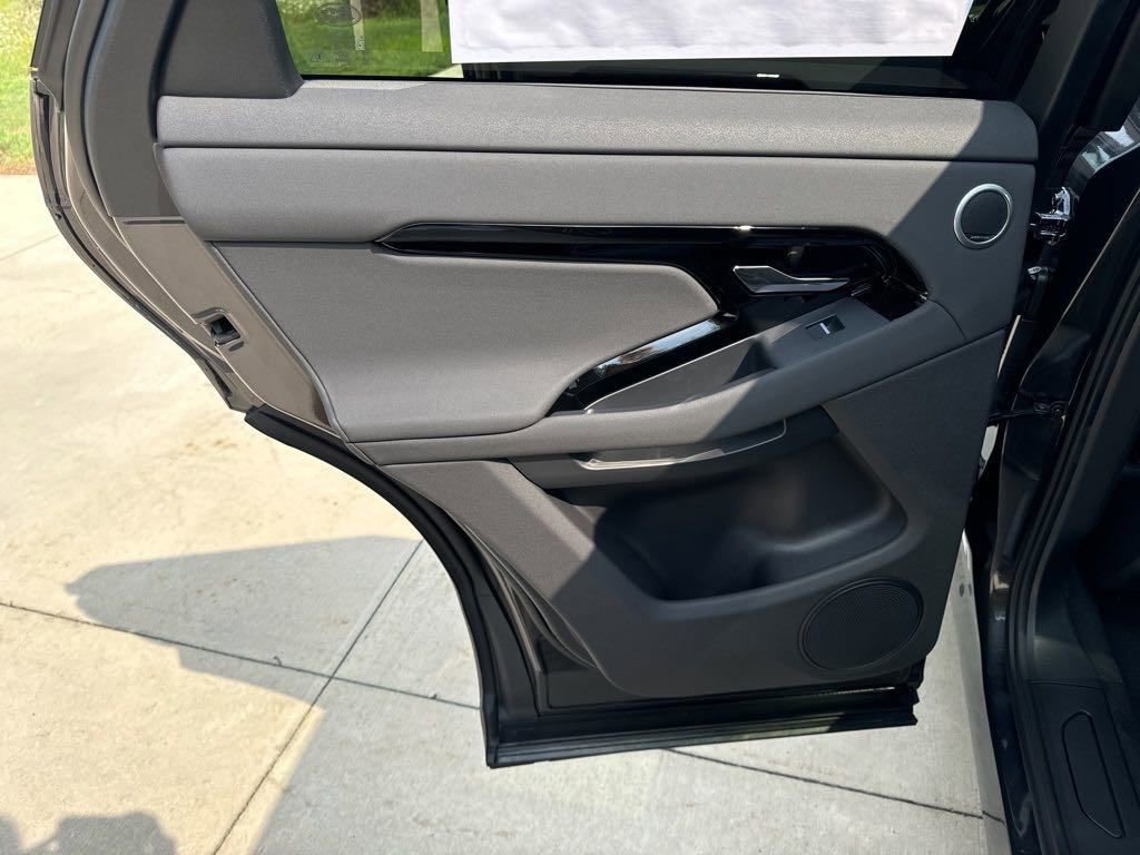 Used 2025 Land Rover Range Rover Evoque S image 16