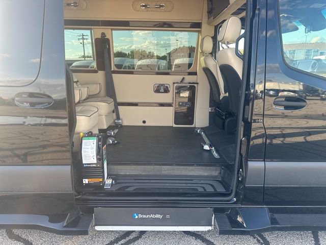 Used 2022 Mercedes-Benz Sprinter 3500 image 8
