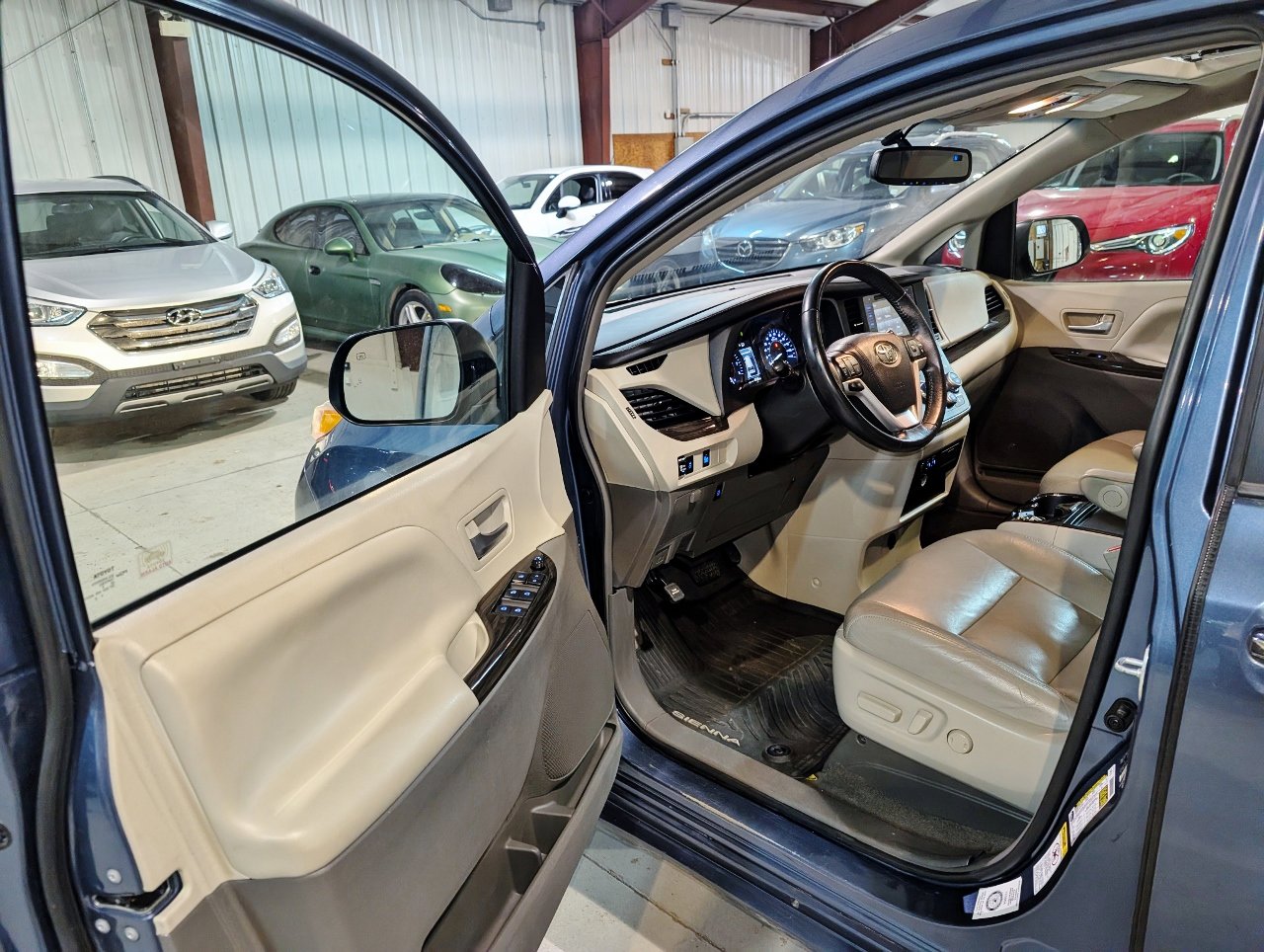 Used 2017 Toyota Sienna XLE image 12