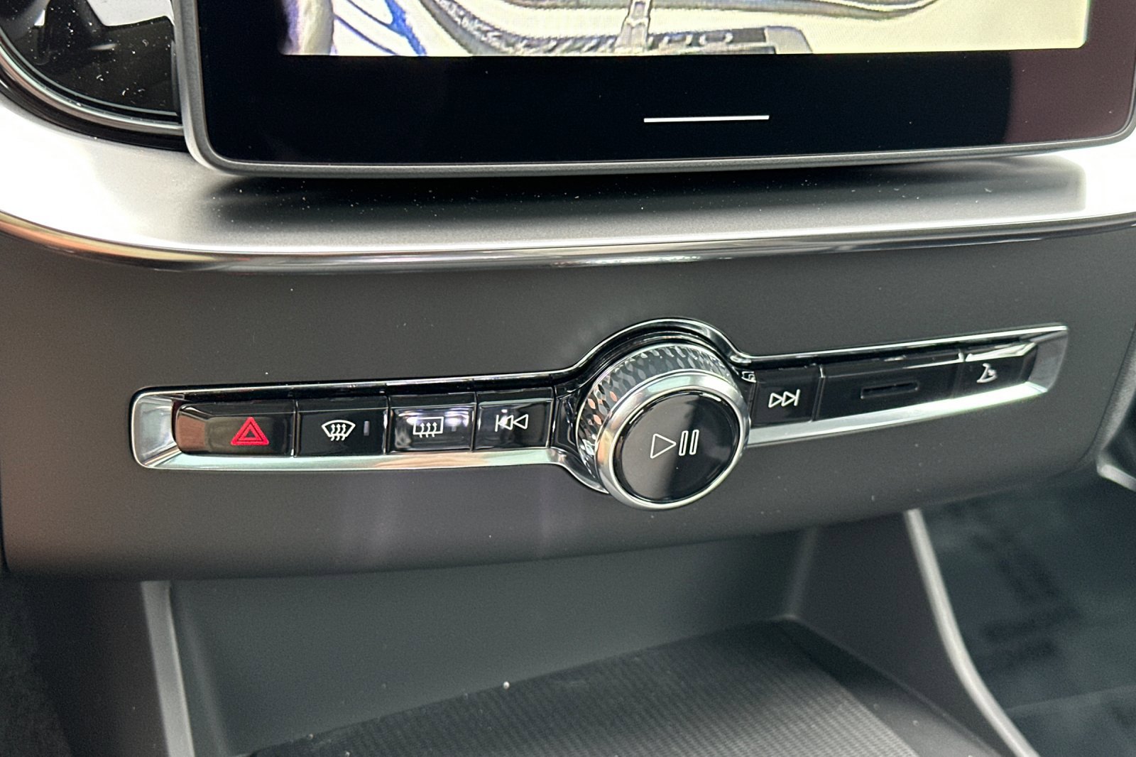 New 2026 Volvo XC90 T8 Plus w/ Protection Package AWD/4WD image 18