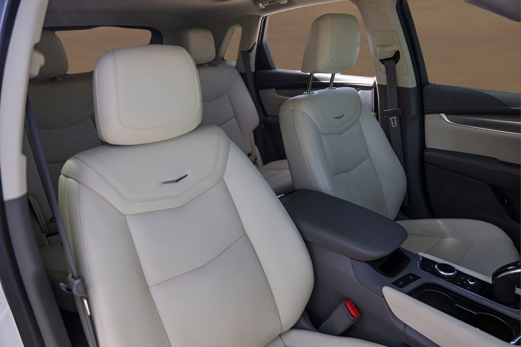 Certified 2024 Cadillac XT5 Premium Luxury w/ Technology Package FWD image 32
