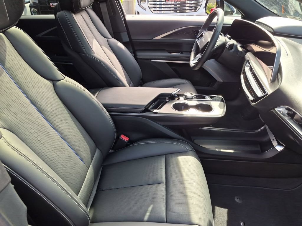 Used 2026 Cadillac Lyriq V AWD/4WD image 21