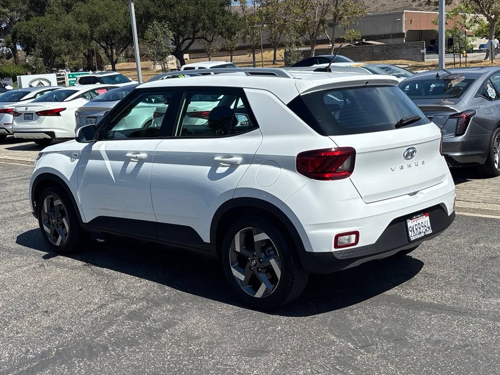 Used 2024 Hyundai Venue SEL FWD image 5