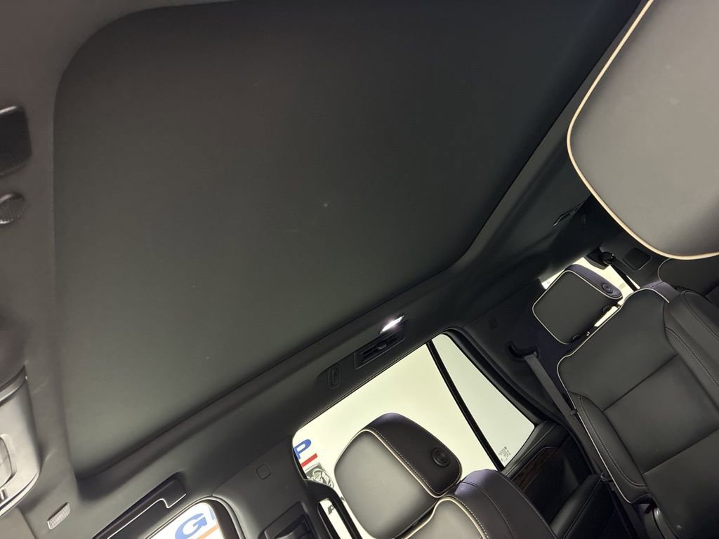 Used 2021 Chevrolet Tahoe Premier w/ Premium Package image 18