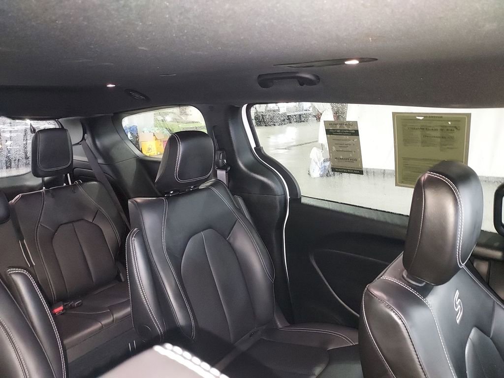 Used 2024 Chrysler Pacifica Select image 14