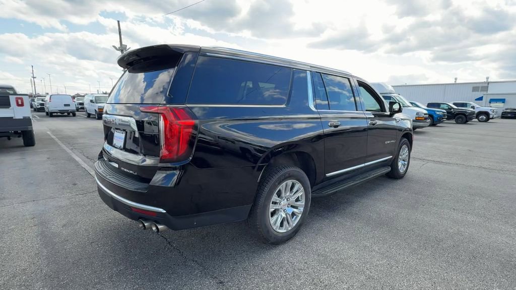Used 2024 GMC Yukon XL Denali AWD/4WD image 8
