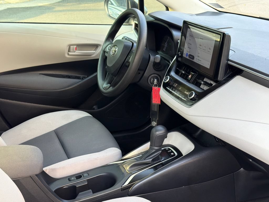 Used 2026 Toyota Corolla LE FWD image 9