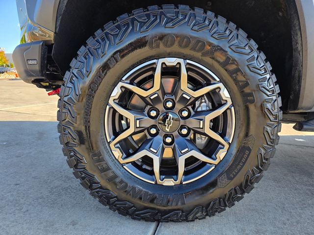 Used 2025 Chevrolet Colorado ZR2 w/ Technology Package image 32
