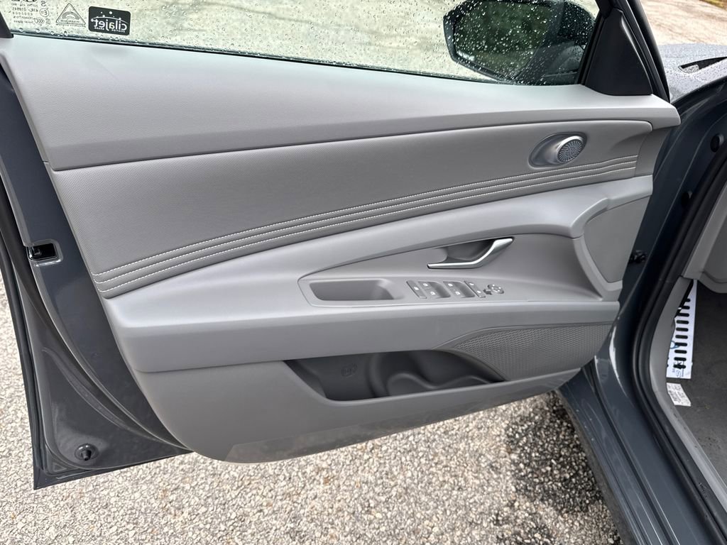 New 2025 Hyundai Elantra SEL image 10