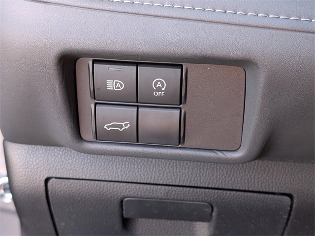 Used 2024 Toyota Highlander LE image 31