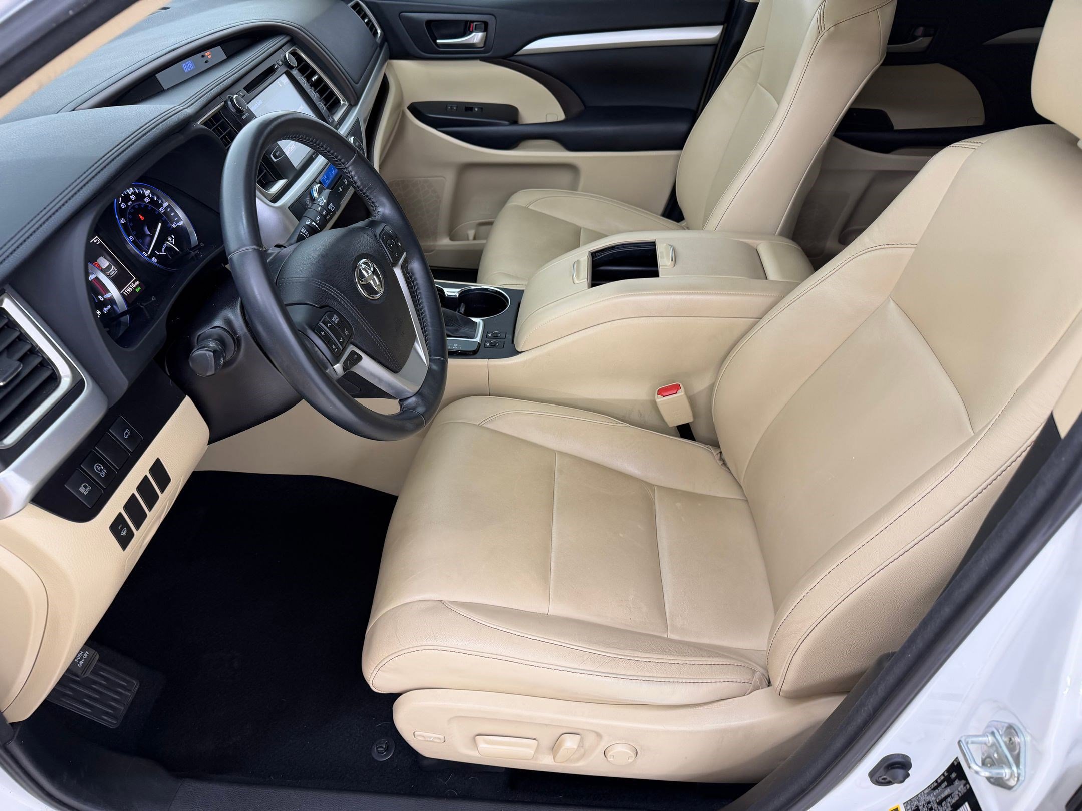 Used 2018 Toyota Highlander XLE image 5