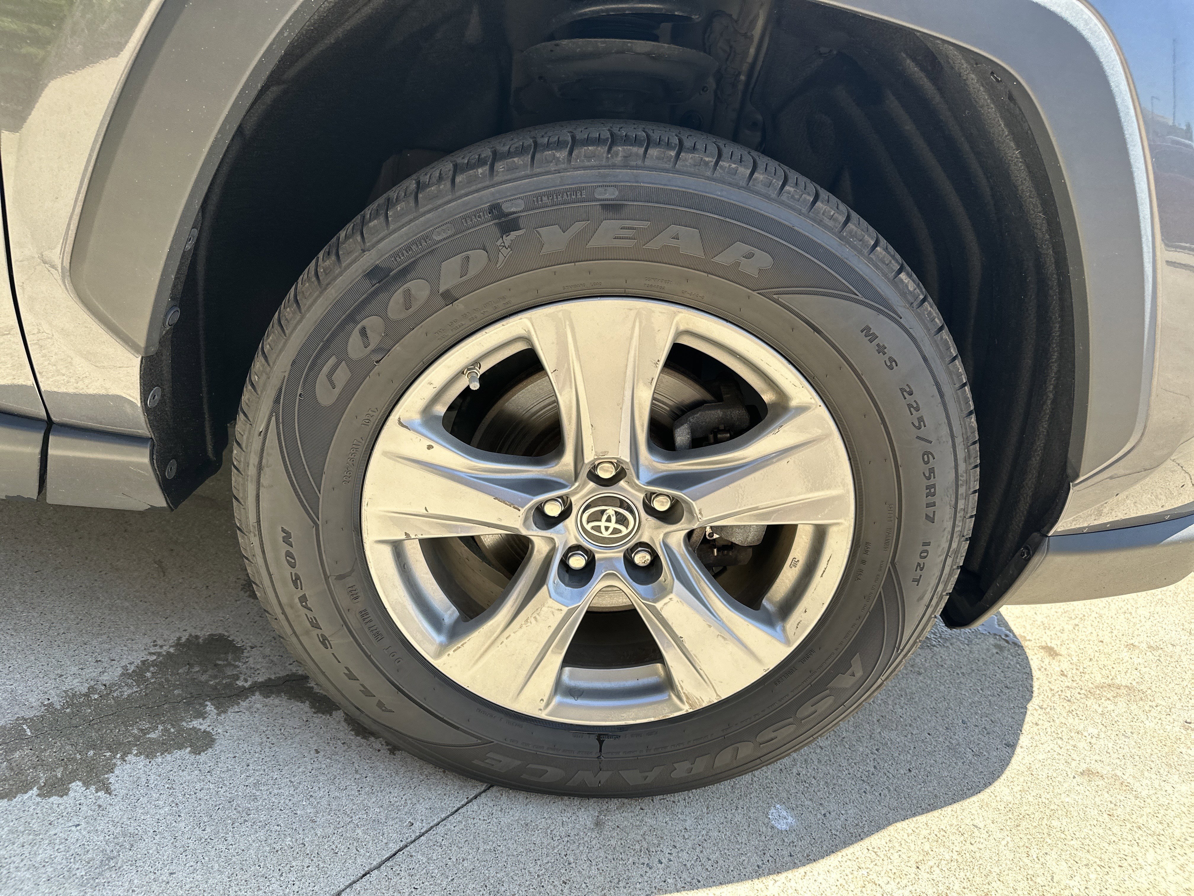 Used 2022 Toyota RAV4 LE AWD/4WD image 34