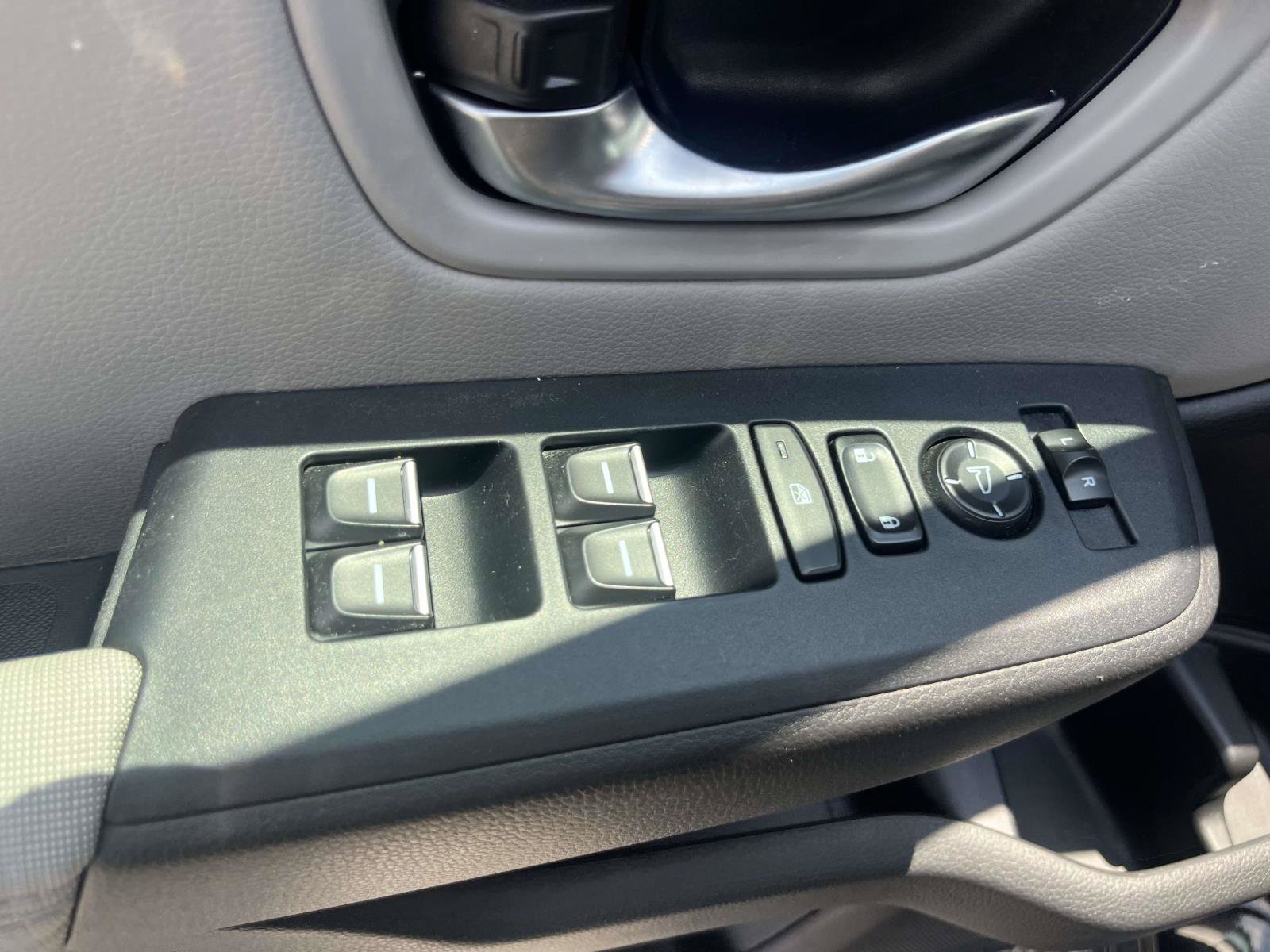 Used 2023 Honda Pilot LX image 14