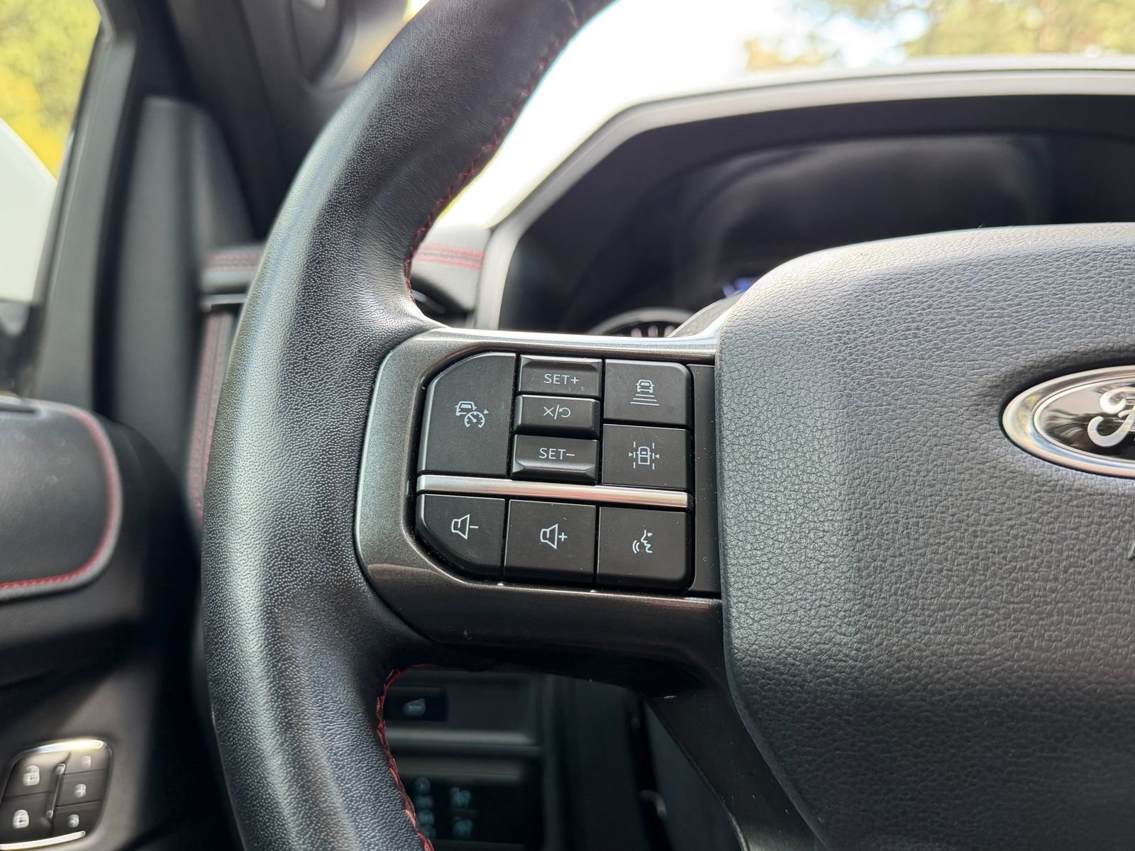 Used 2023 Ford Expedition Limited image 24