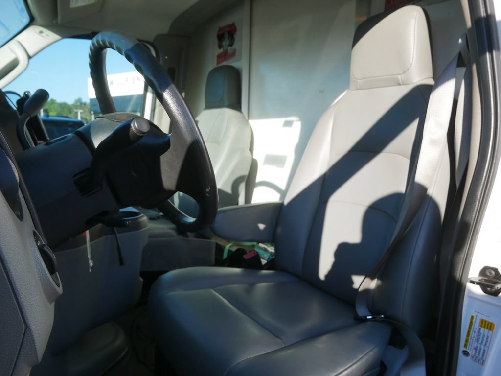 Used 2018 Ford E-450 and Econoline 450 Super Duty RWD image 16