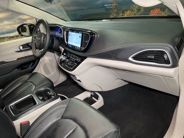 Used 2024 Chrysler Pacifica Select image 66
