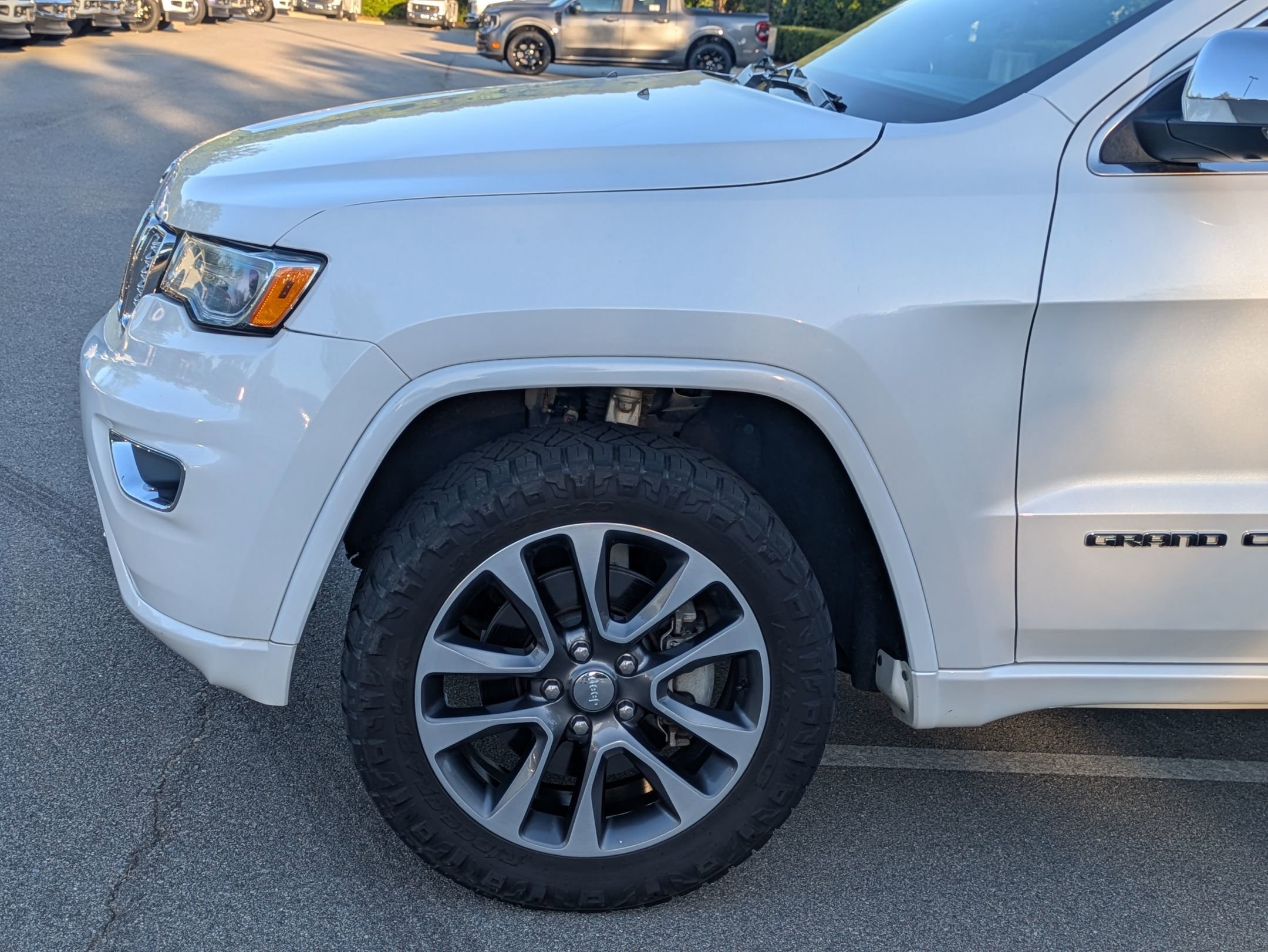 Used 2017 Jeep Grand Cherokee Overland AWD/4WD image 11