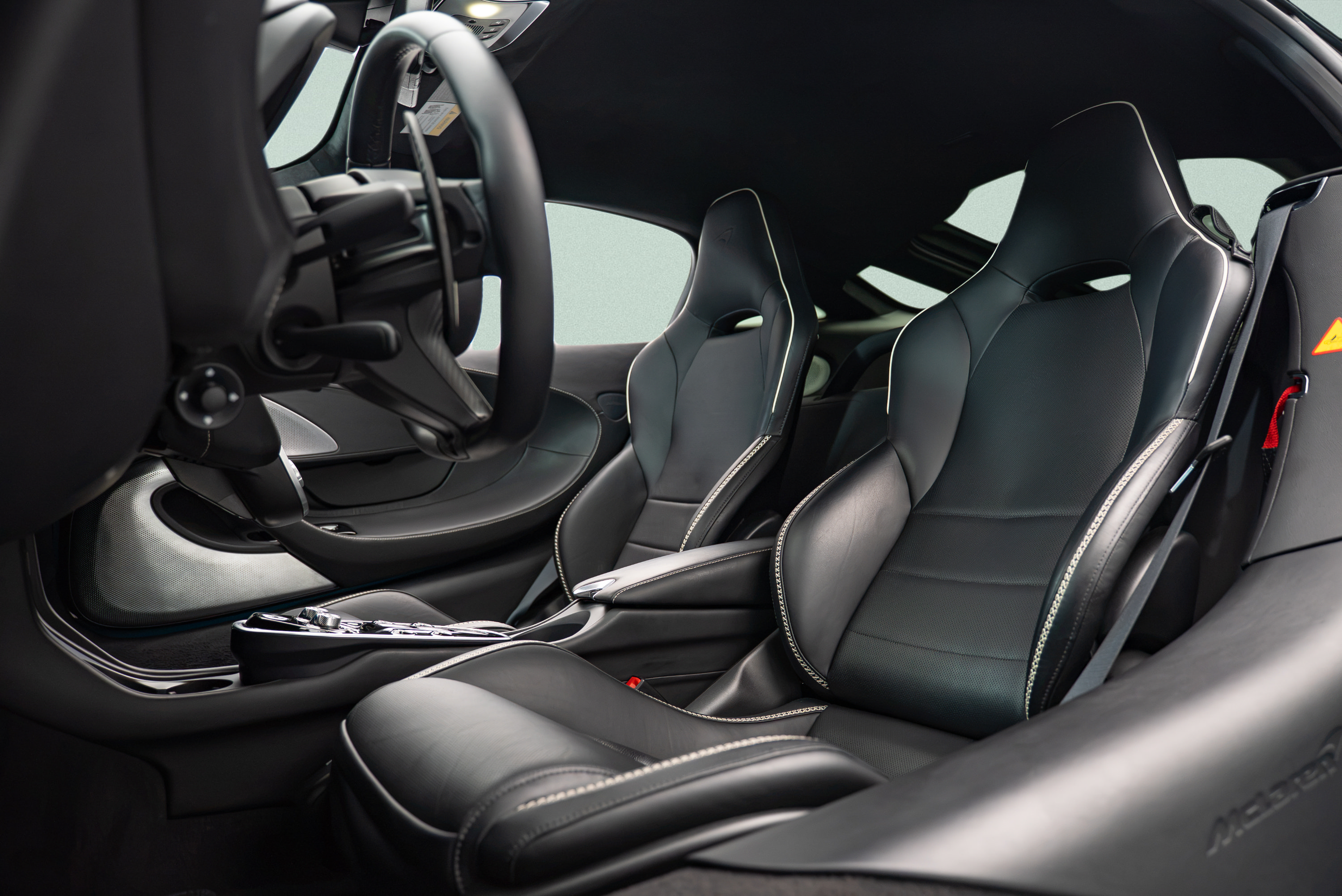 Used 2023 McLaren GT RWD image 9