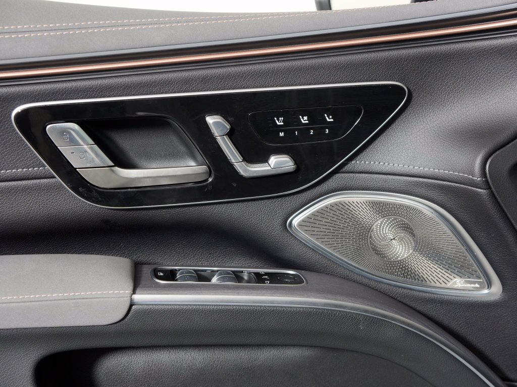 Certified 2025 Mercedes-Benz EQS 580 4MATIC SUV image 31
