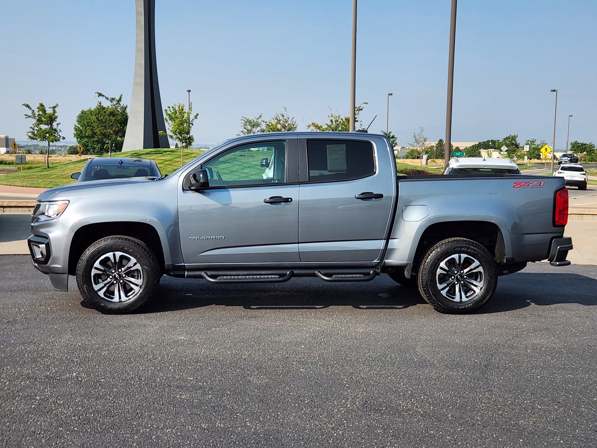 Used 2022 Chevrolet Colorado Z71 w/ Safety Package AWD/4WD image 2