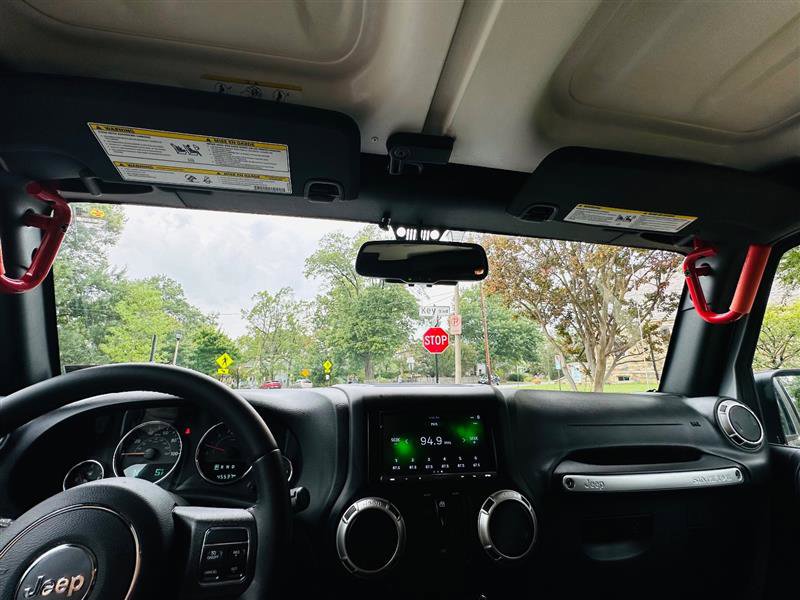 Used 2018 Jeep Wrangler Unlimited Sahara w/ Connectivity Group image 40