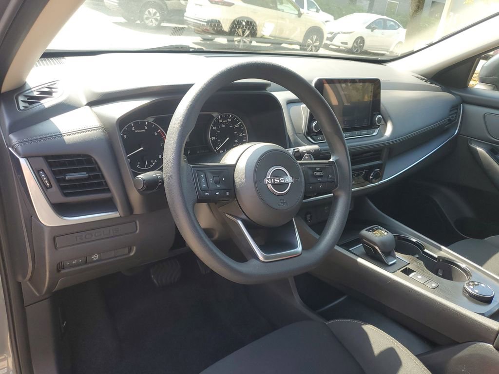 Used 2024 Nissan Rogue S image 11