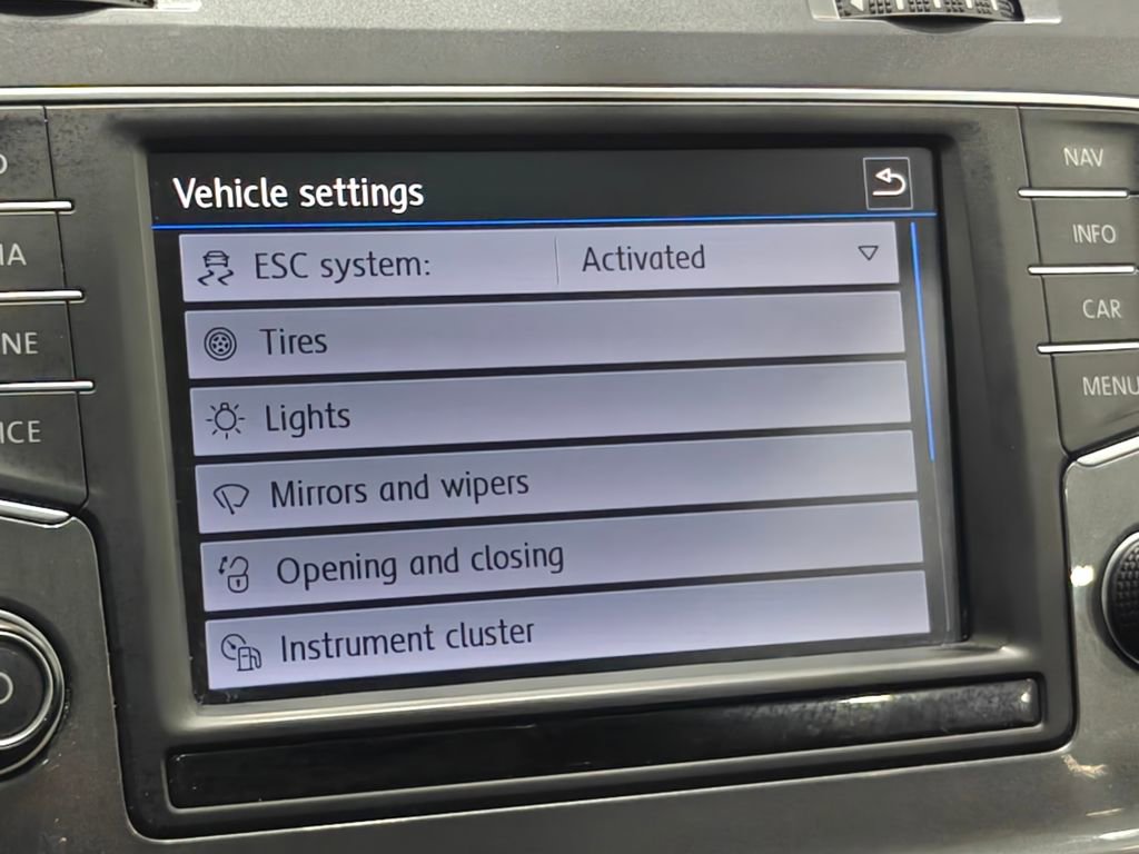 Used 2017 Volkswagen Golf Alltrack SEL AWD/4WD image 40