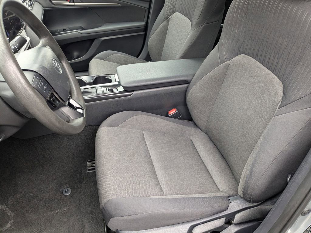 Used 2025 Toyota Camry LE image 15