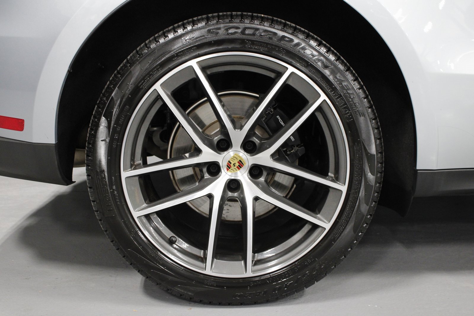 Certified 2025 Porsche Macan image 13