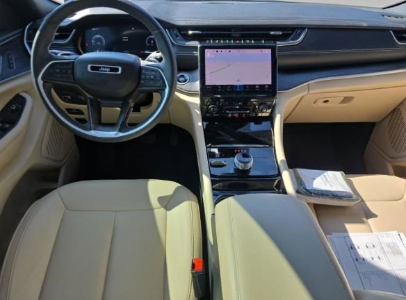 Used 2023 Jeep Grand Cherokee Limited image 30