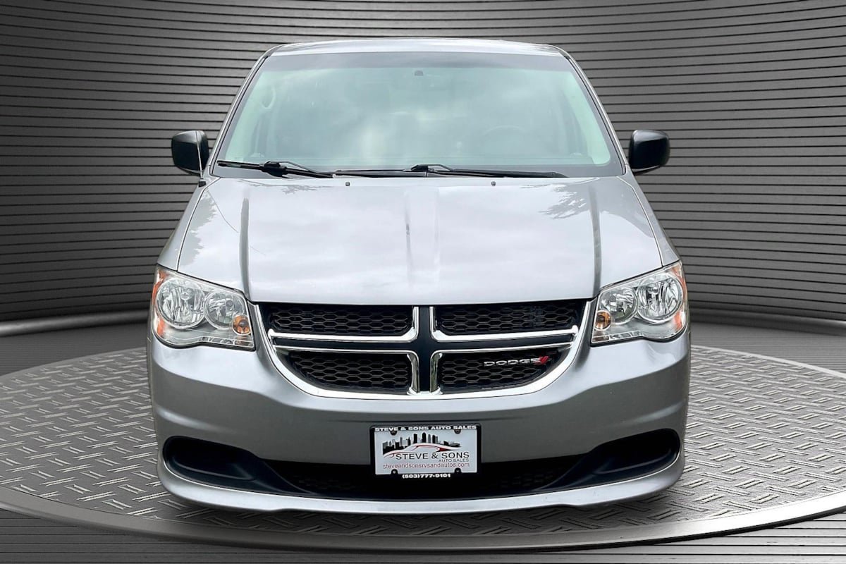 Used 2015 Dodge Grand Caravan SE w/ Quick Order Package 29E SE FWD image 2