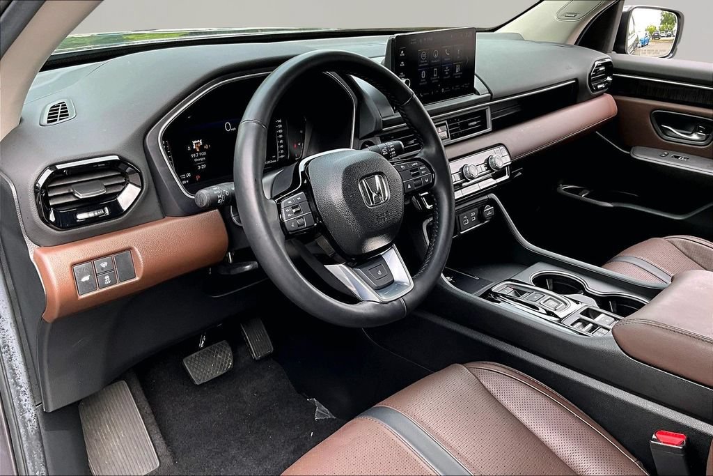 Used 2025 Honda Pilot Elite image 14