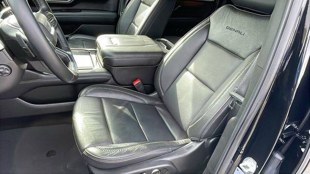 Used 2025 GMC Yukon XL Denali image 11