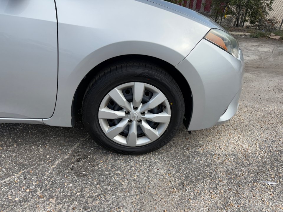 Used 2016 Toyota Corolla LE FWD image 25