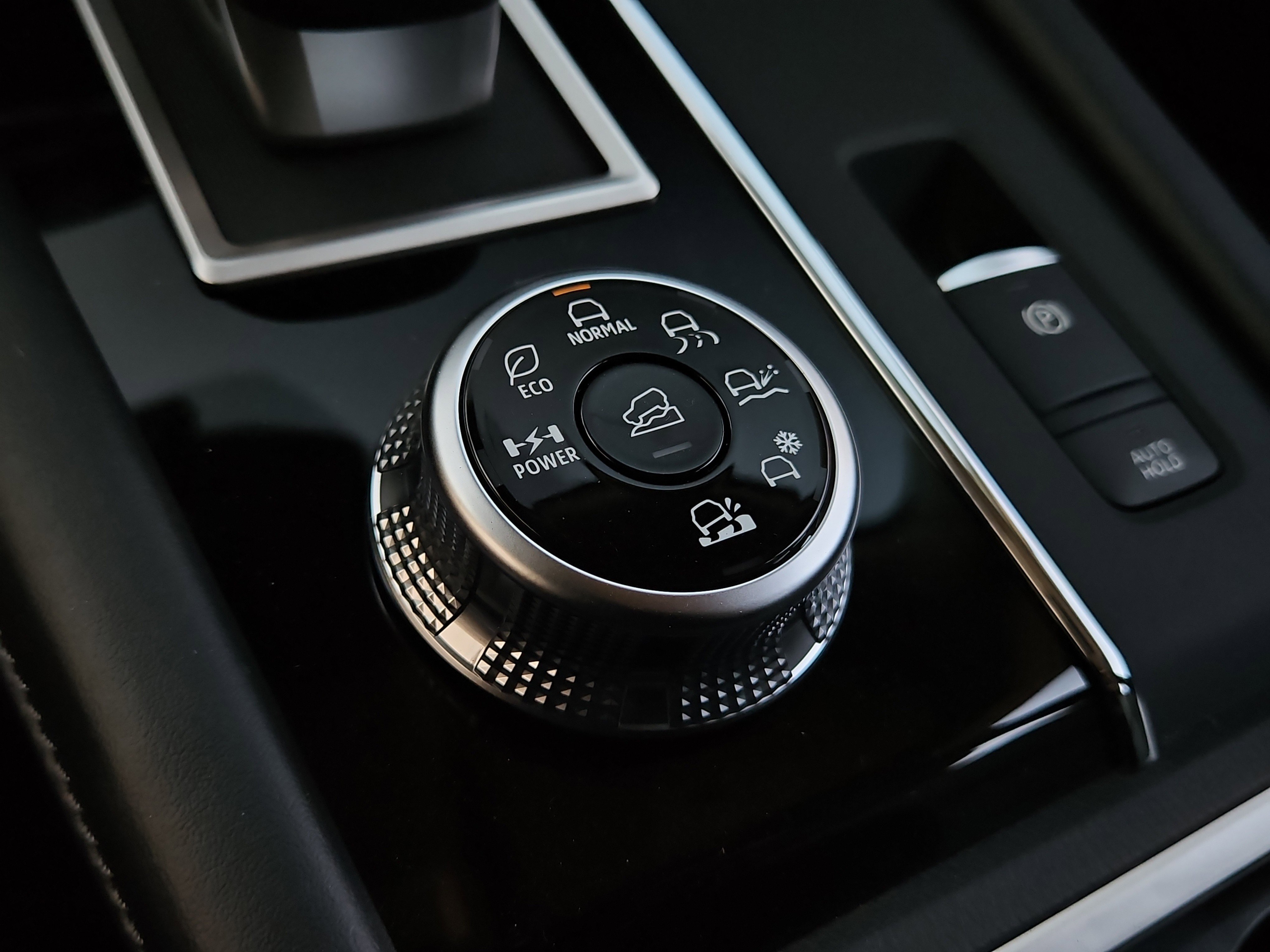 New 2025 Mitsubishi Outlander SE image 17