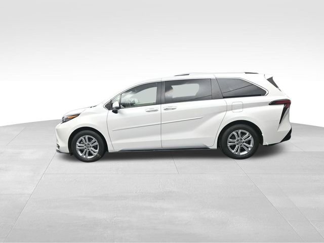 Used 2024 Toyota Sienna Platinum image 4