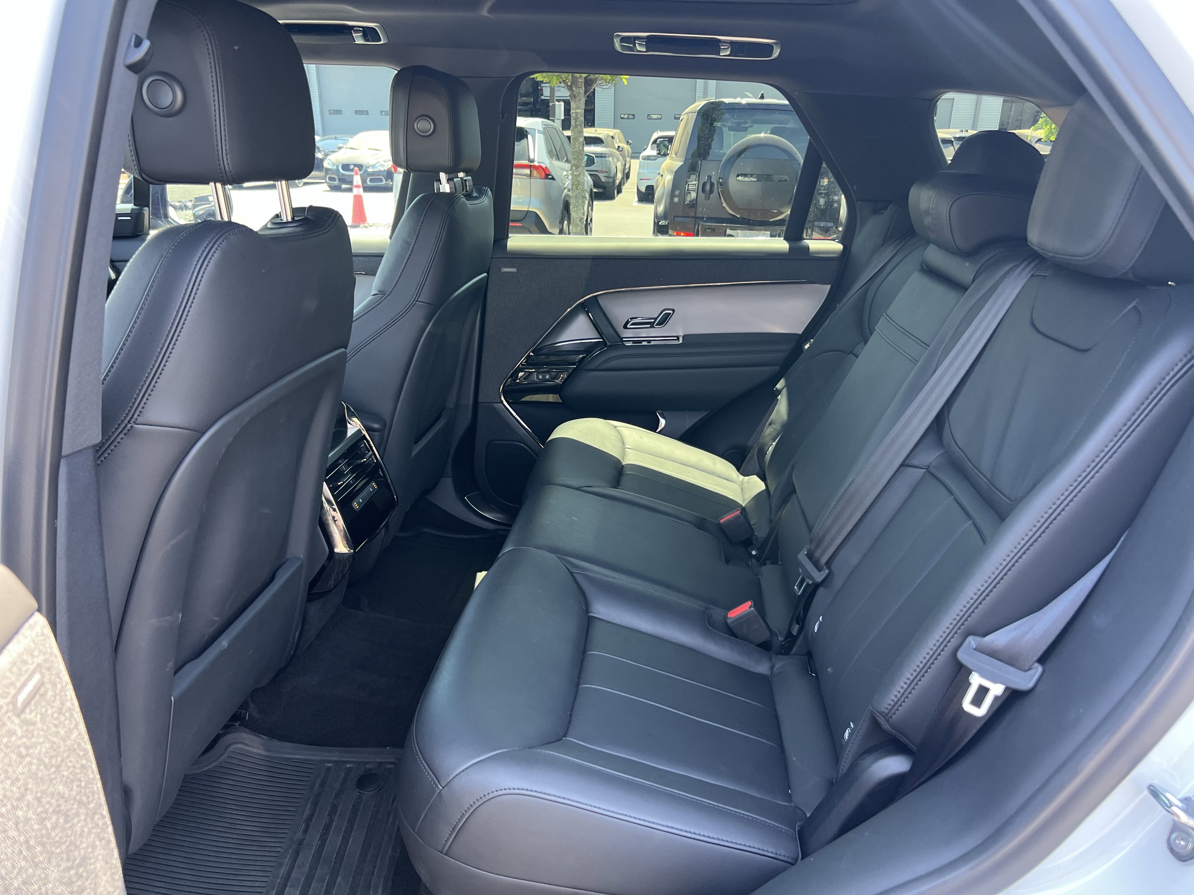 Used 2025 Land Rover Range Rover Sport S AWD/4WD image 30