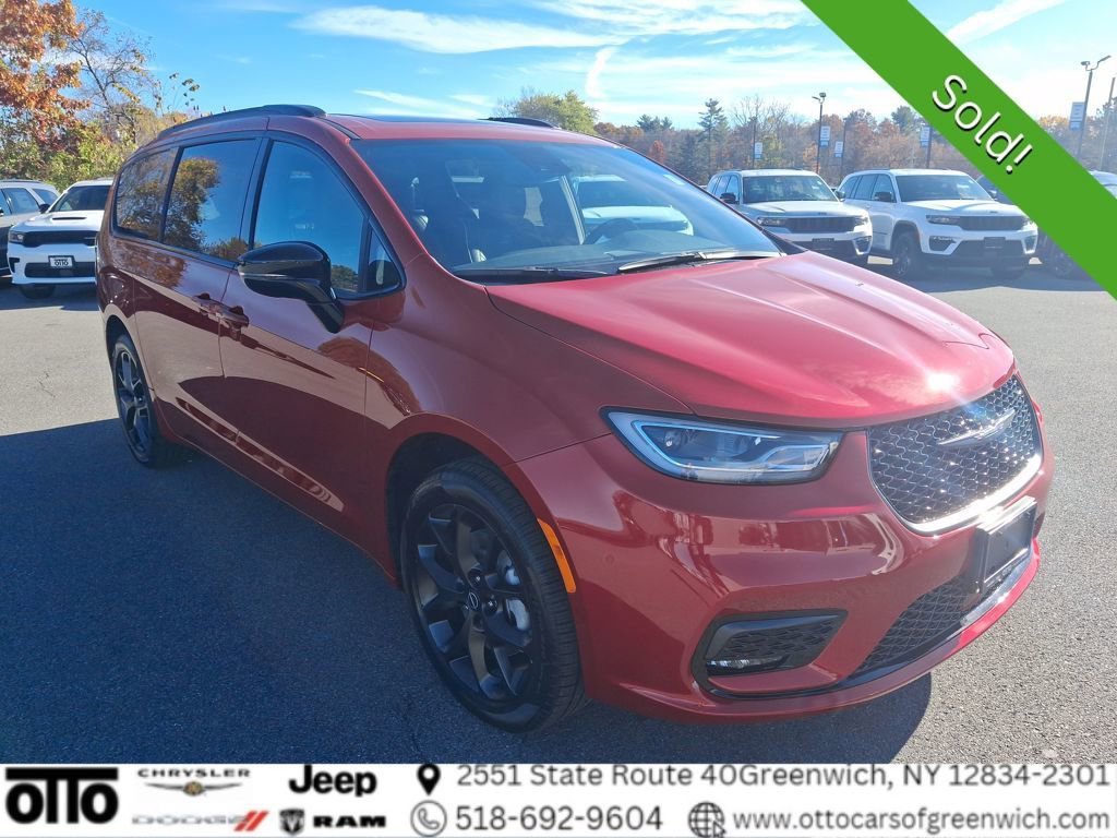 New 2026 Chrysler Pacifica Limited w/ S Appearance Package image 1