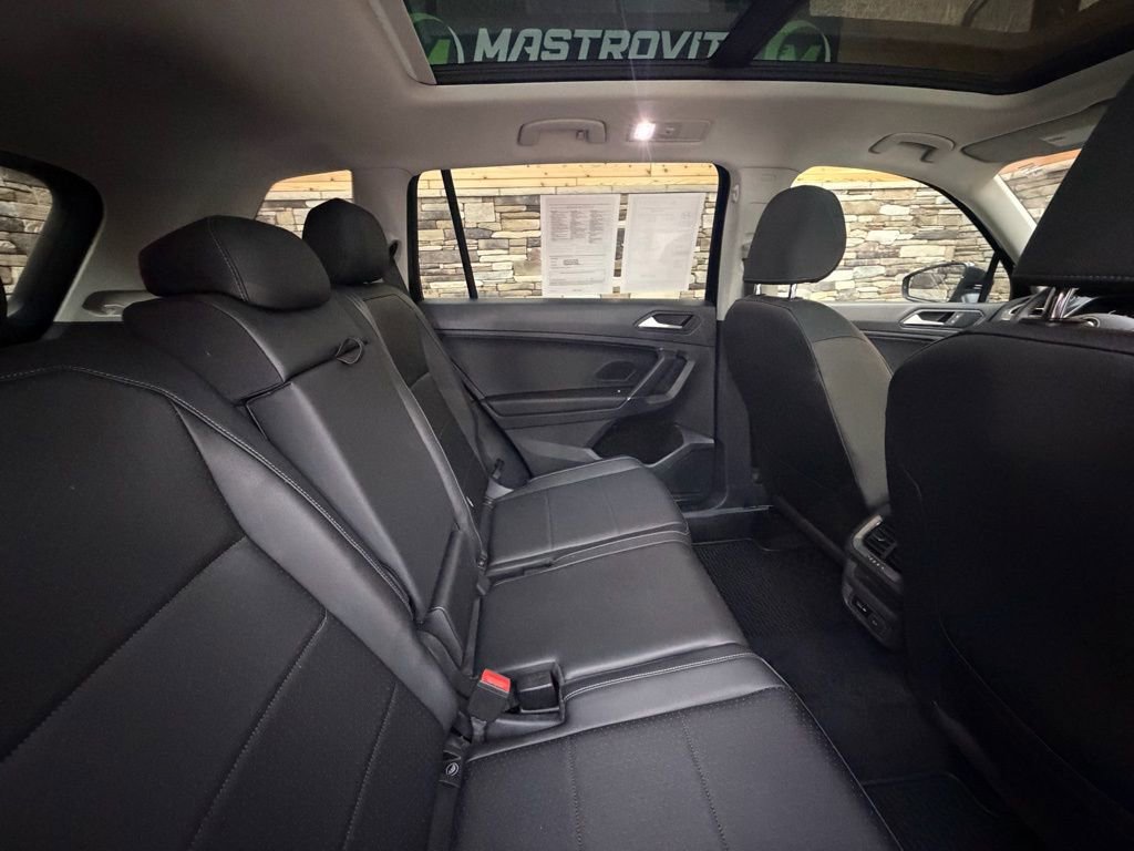 Used 2020 Volkswagen Tiguan SEL image 31