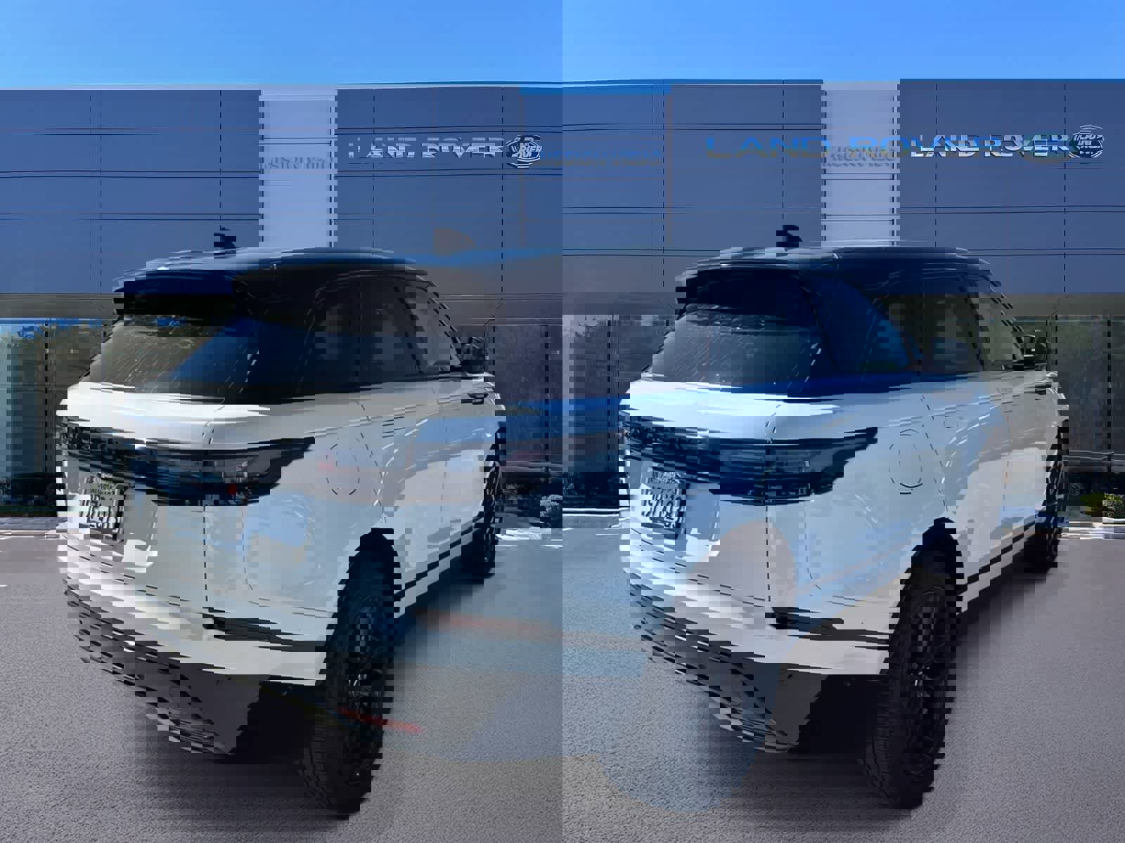 Used 2025 Land Rover Range Rover Velar Dynamic SE image 4