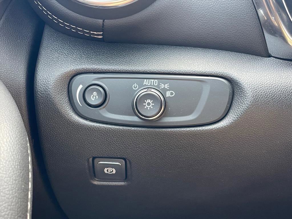 Used 2024 Chevrolet Blazer LT w/ Convenience Package FWD image 18