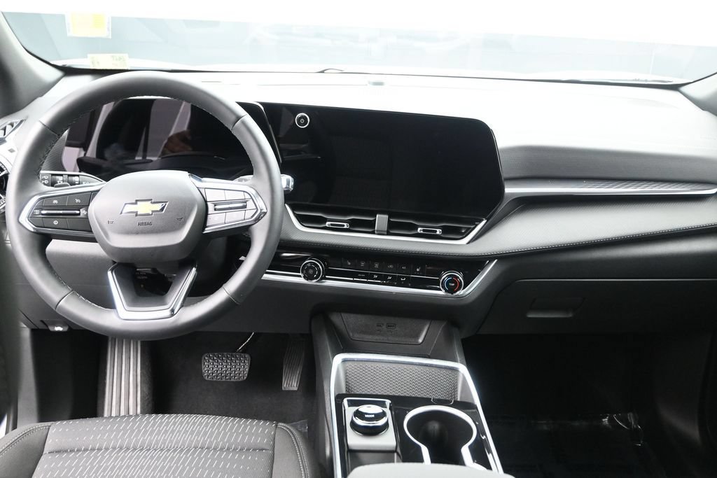 Used 2026 Chevrolet Equinox LT w/ Safety and Technology Package FWD image 14