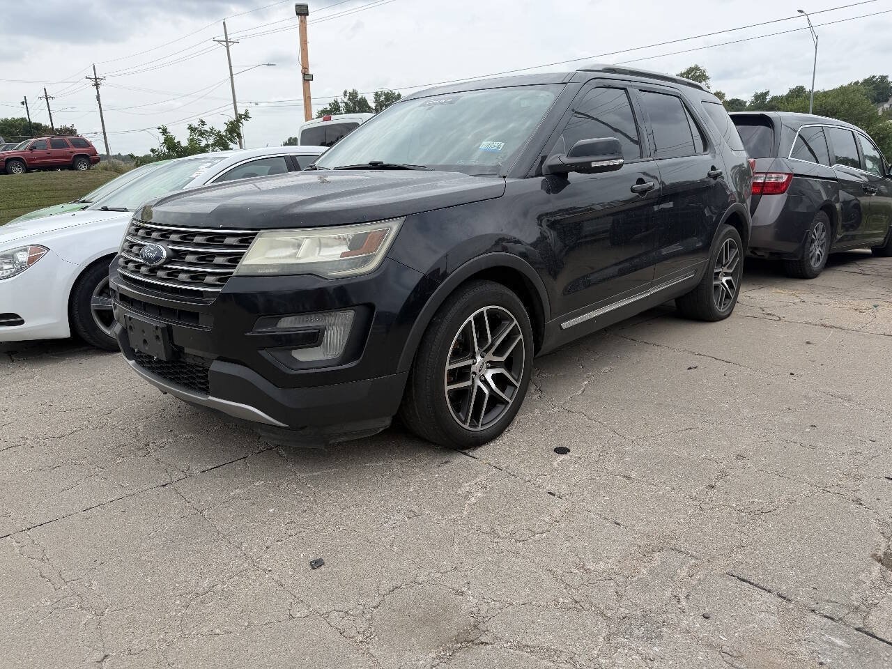 Used 2016 Ford Explorer XLT w/ Equipment Group 202A FWD image 2