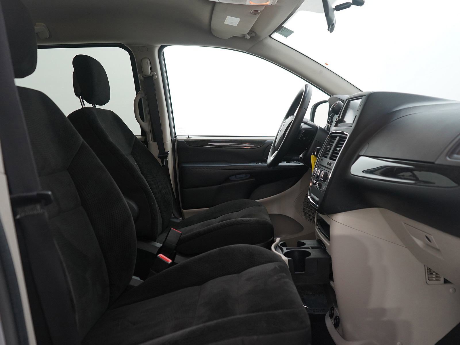 Used 2018 Dodge Grand Caravan SE w/ Rear Park Assist Package image 12