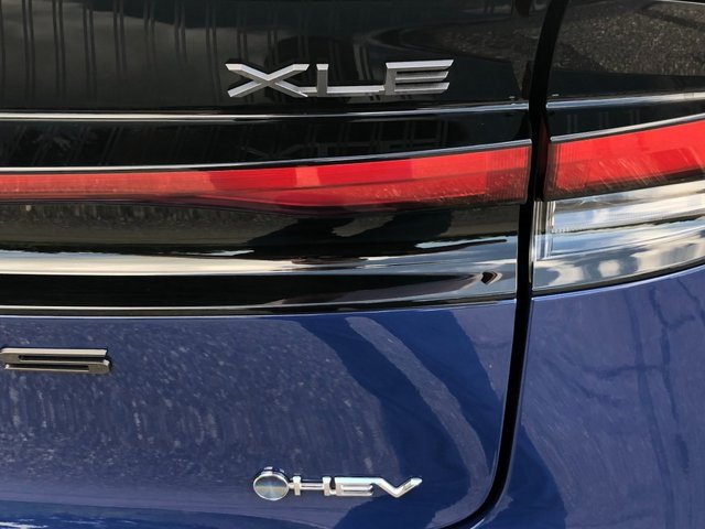 Used 2024 Toyota Prius XLE image 28