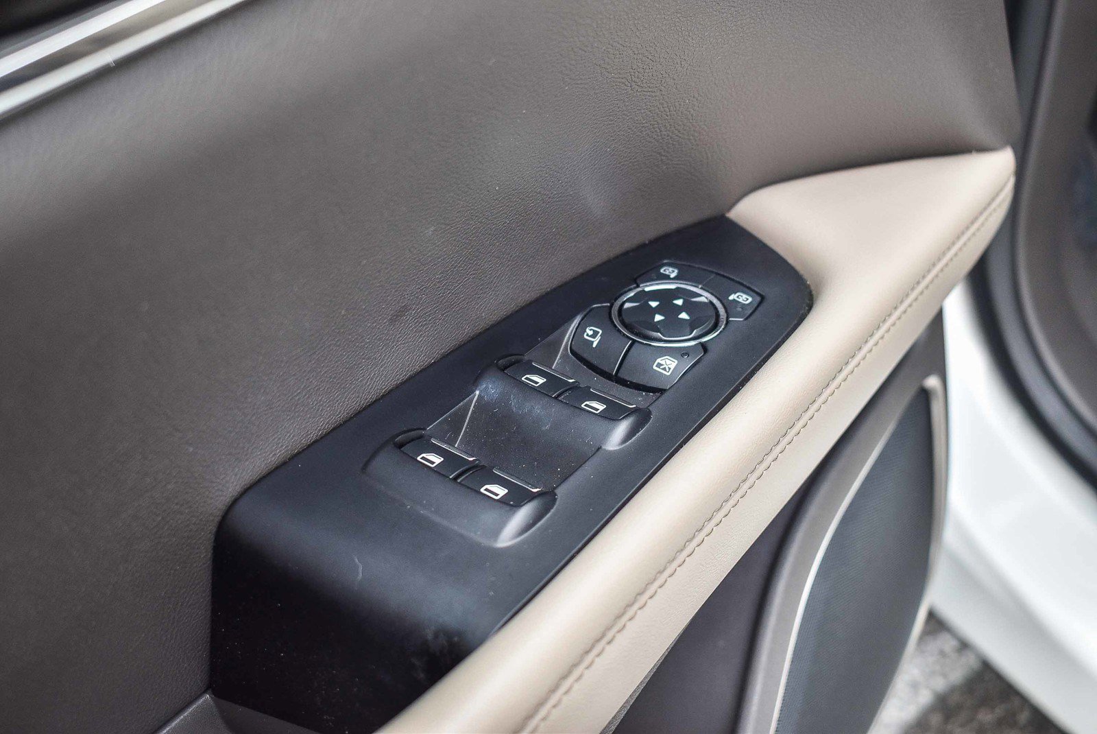 Used 2022 Lincoln Nautilus Reserve w/ Luxury Package image 17