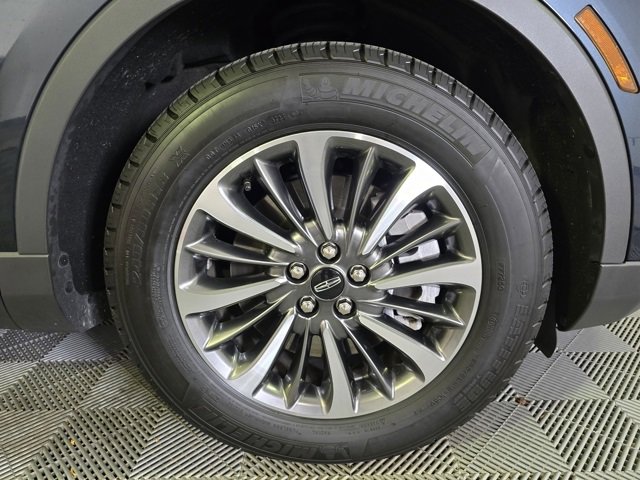 Used 2023 Lincoln Nautilus Reserve image 3